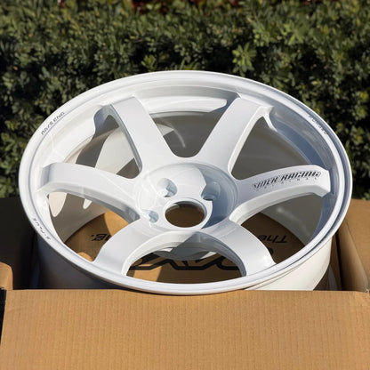 Volk Racing TE37 Saga S-Plus 18x9.5 +22 5x114.3 Dash White (SET)