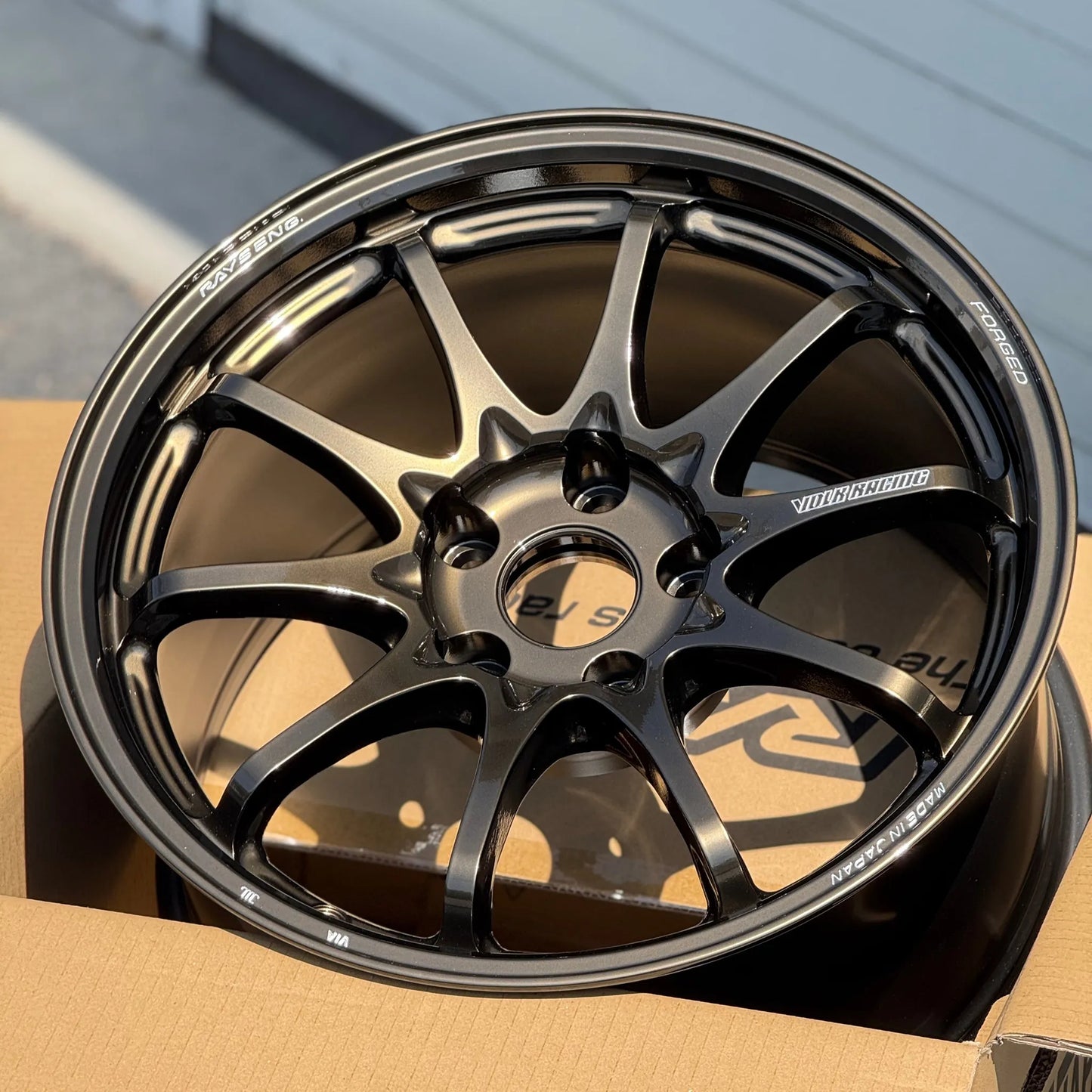 Volk Racing CE28N-Plus 17x10 +44 5x114.3 Shining Bronze Metal (SET)