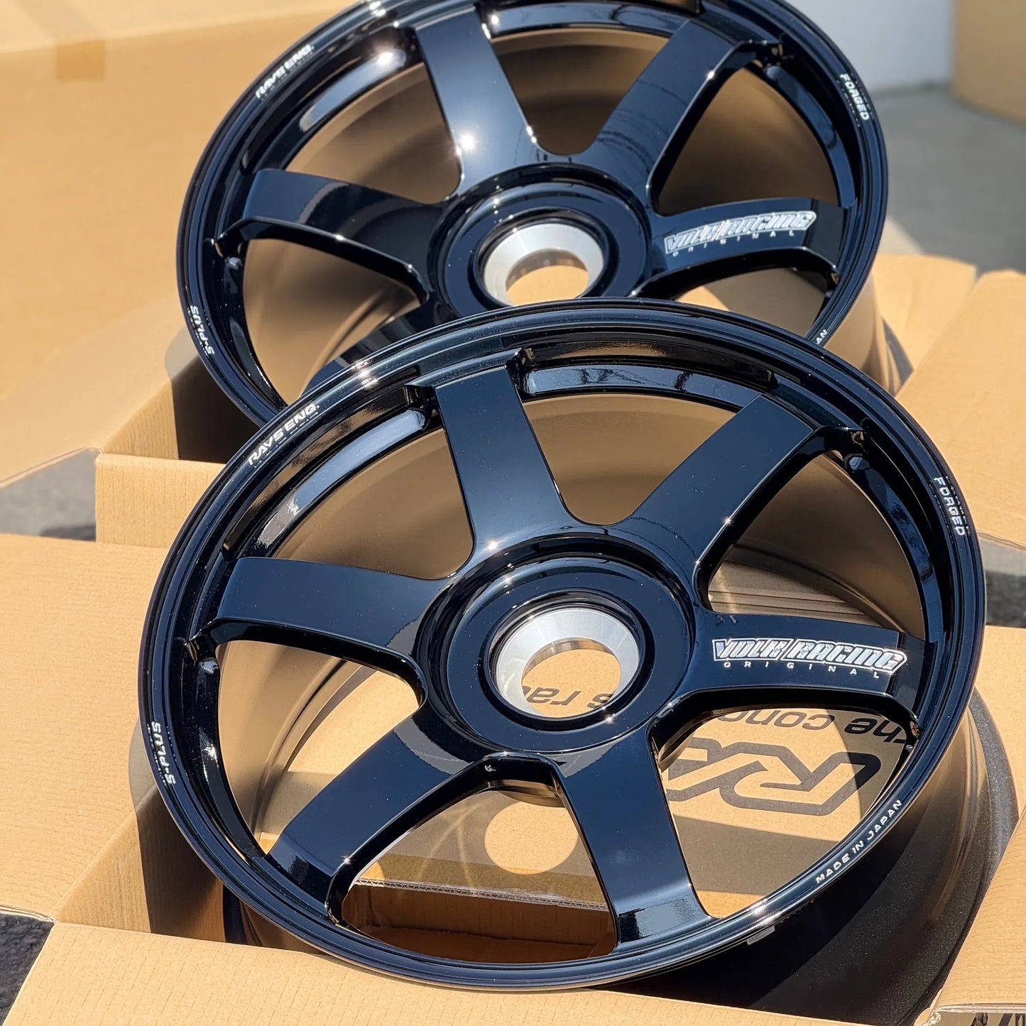 Volk Racing TE37 Saga S-Plus 20x9.5 +45, 20x12 +44 CL Black (SET)