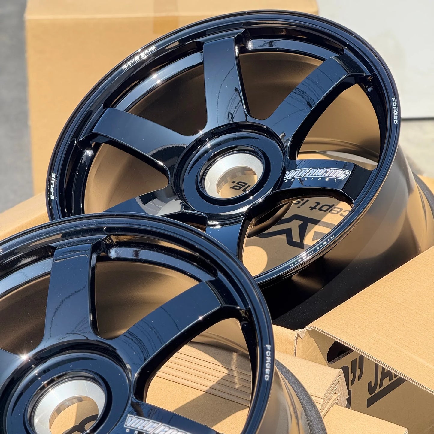 Volk Racing TE37 Saga S-Plus 20x9.5 +45, 20x12 +44 CL Black (SET)