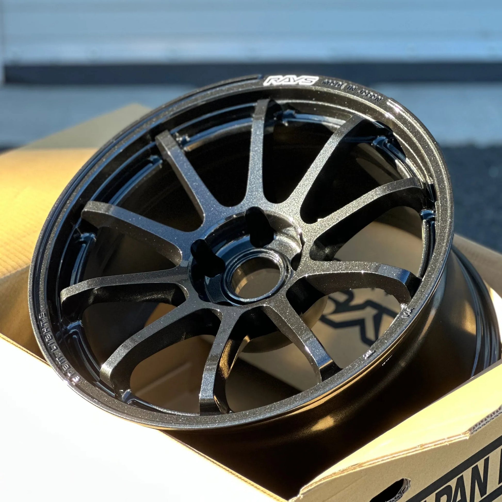 Gram Lights 57NR 18x9.5 +12 5x114.3 Glass Black (SET)