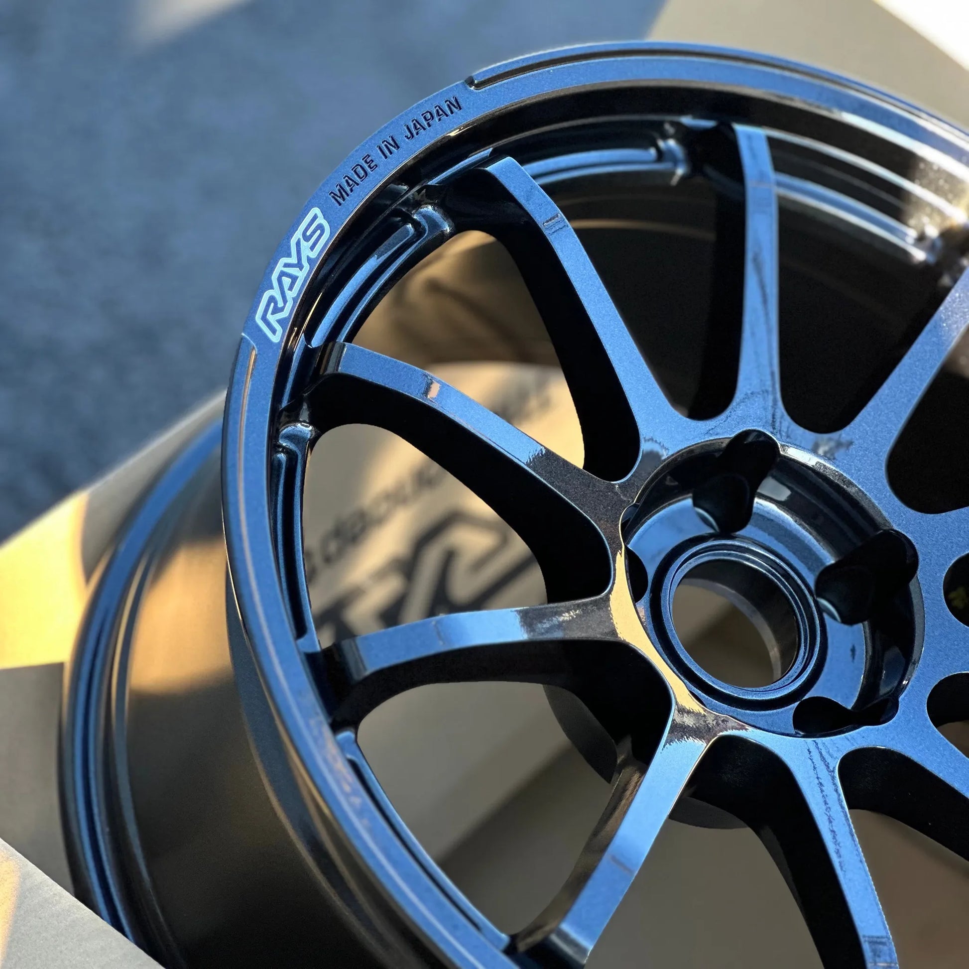 Gram Lights 57NR 18x9.5 +12 5x114.3 Glass Black (SET)