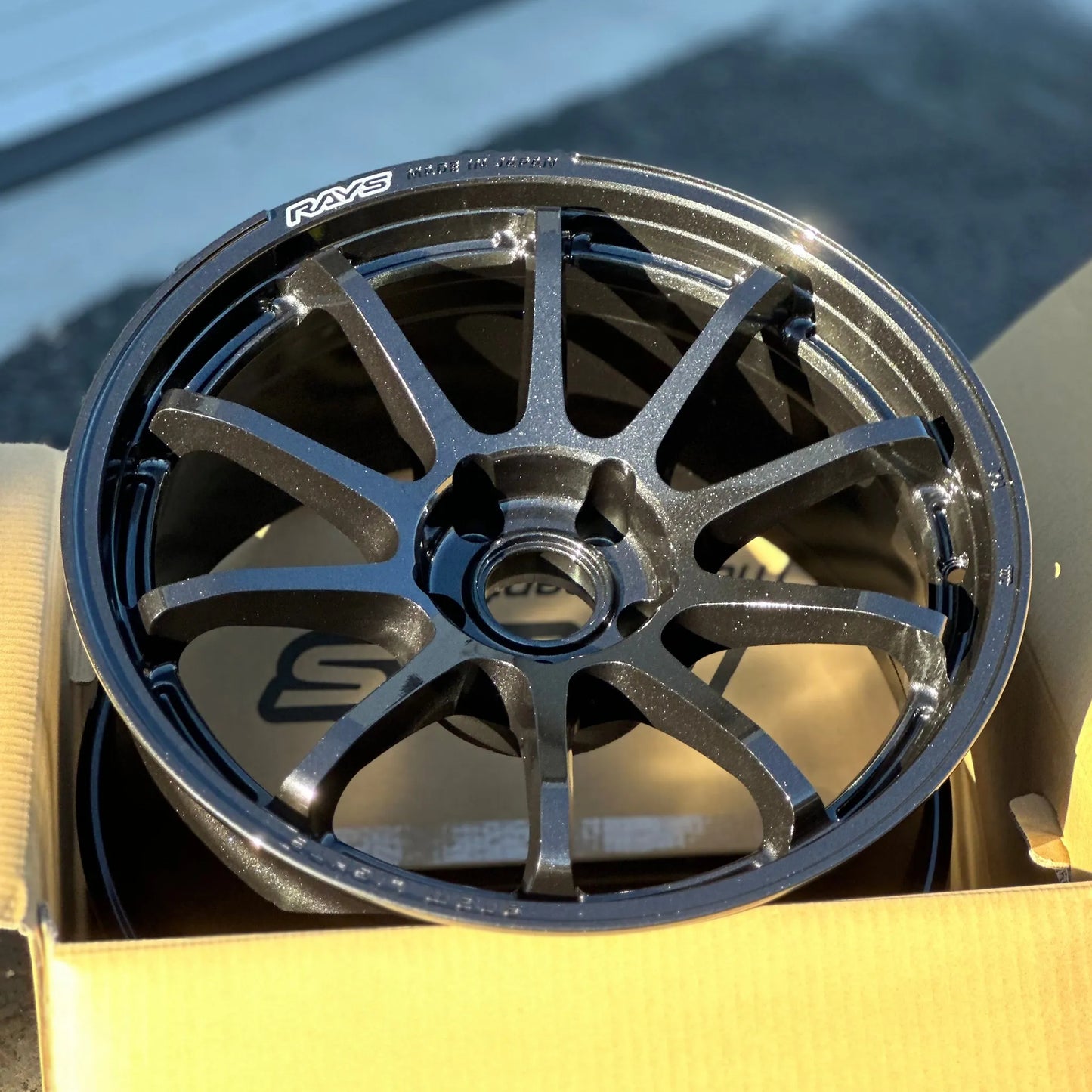 Gram Lights 57NR 18x9.5 +12 5x114.3 Glass Black (SET)