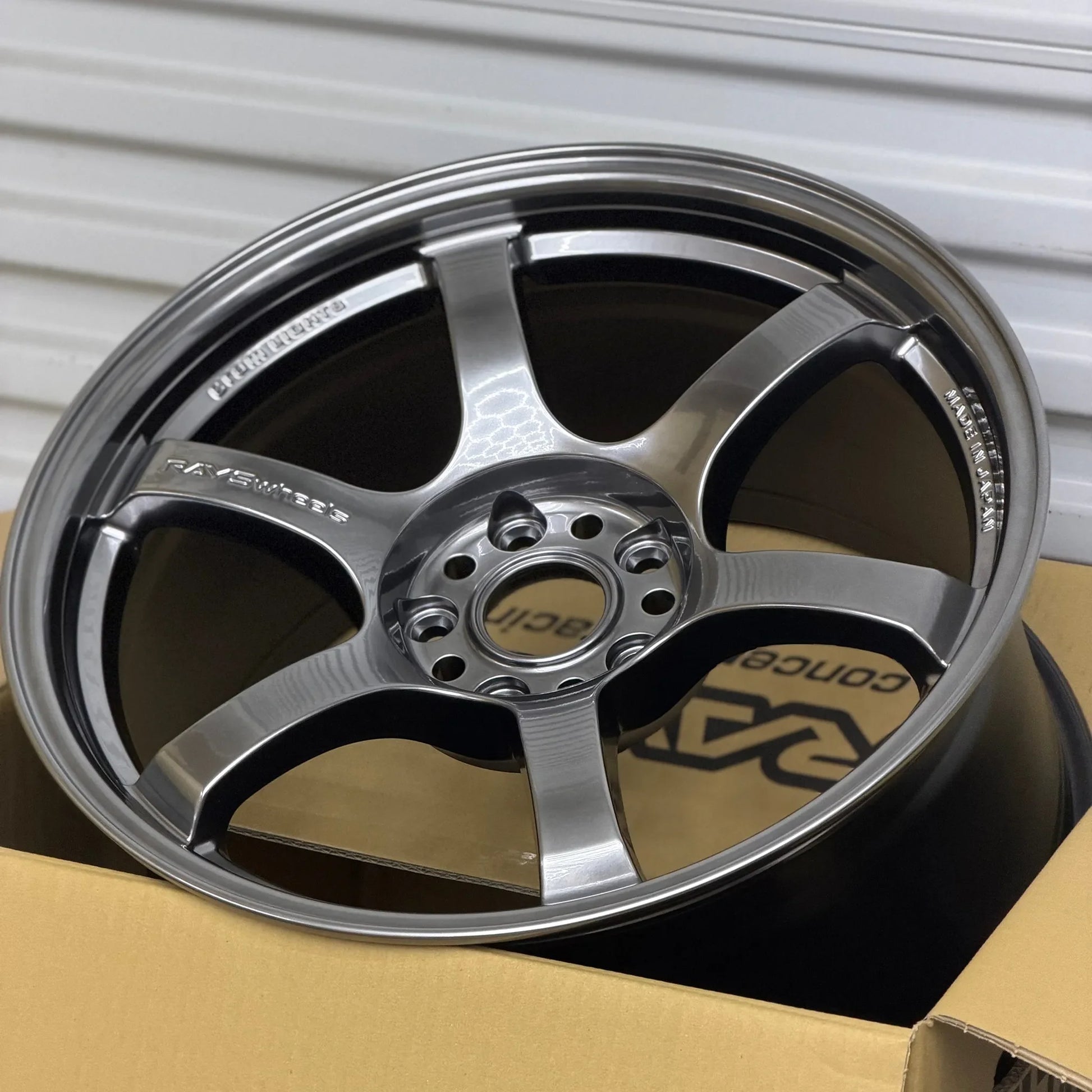 Gram Lights 57DR 18x9.5 +38 5x114.3 Grace Silver (SET)