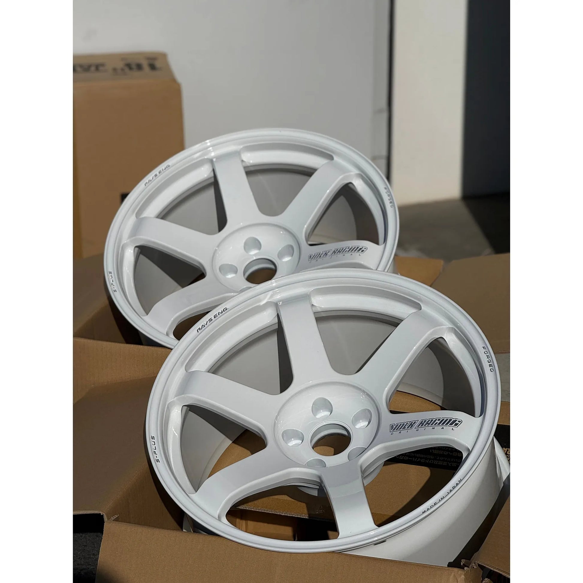 Volk Racing TE37 Saga S-Plus 19x10 +8, 19x11 +18 5x112 Dash White (SET)