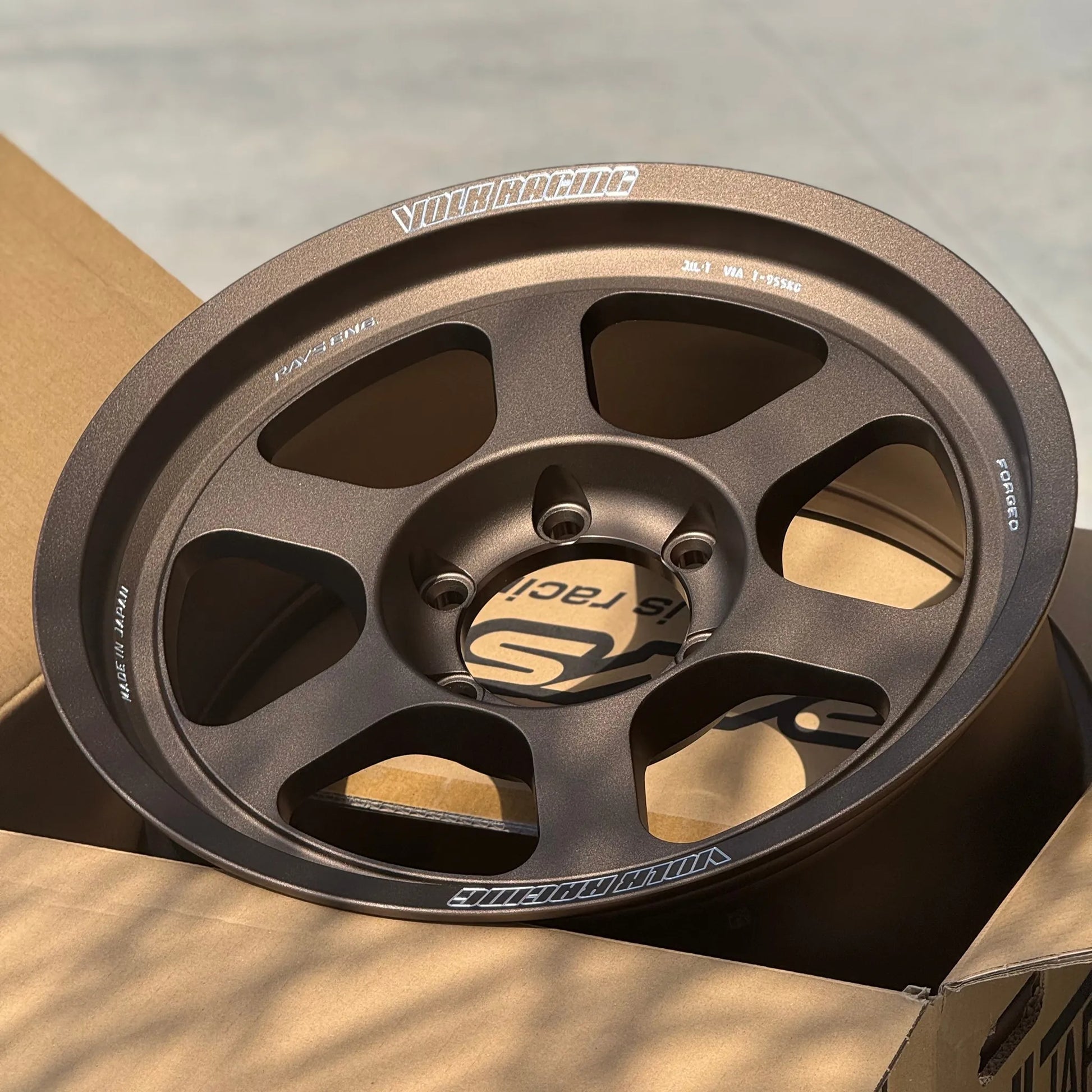 Volk Racing TE37XT M-Spec 18x8 +20 6x139.7 Bronze (SET)