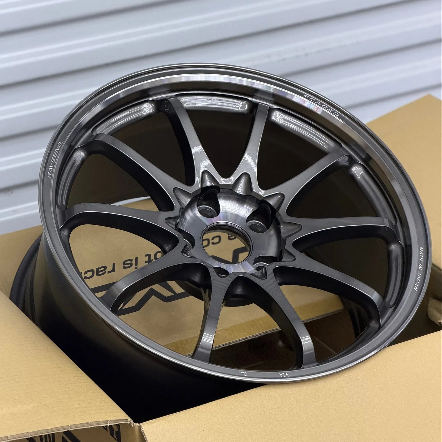 Volk Racing CE28N-Plus SL 18x9.5 +37 5x114.3 Pressed Graphite (SET)