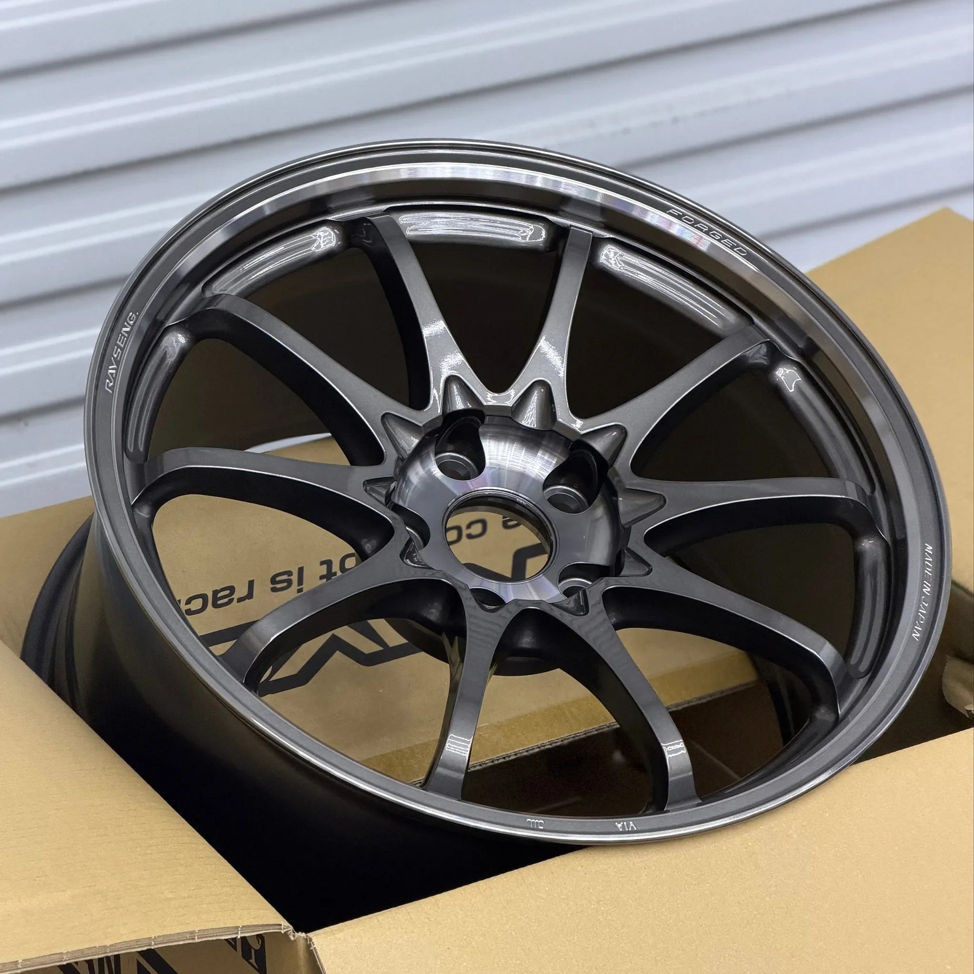 Volk Racing CE28N-Plus SL 18x9.5 +37 5x114.3 Pressed Graphite (SET)
