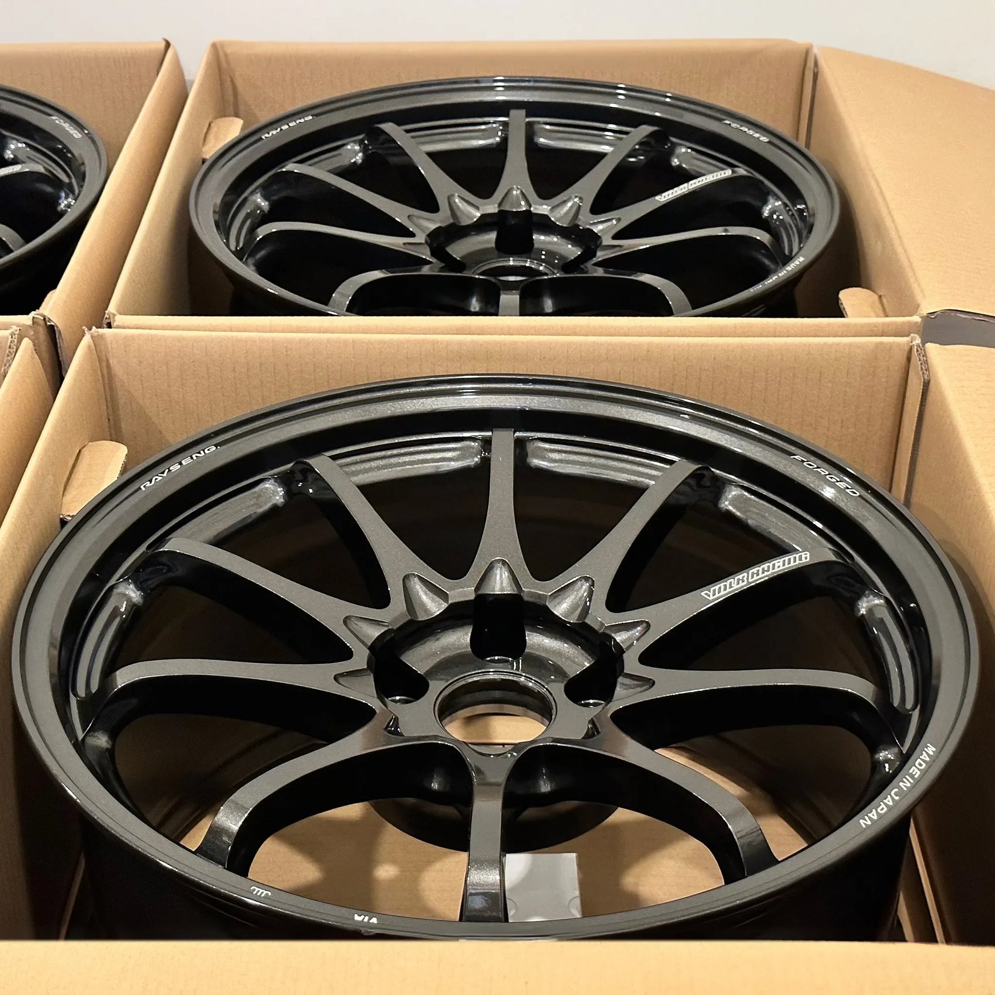 Volk Racing CE28N-Plus 18x10 +40 5x120 Diamond Dark Gunmetal (SET)