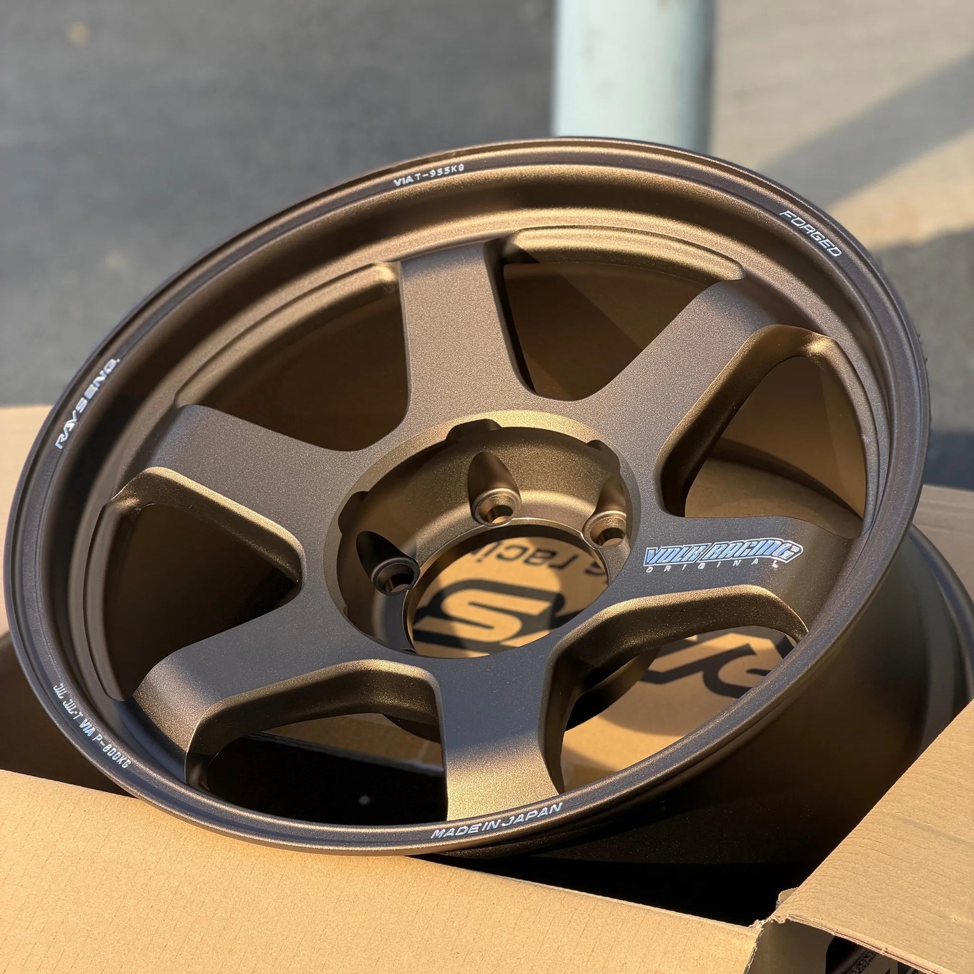 Volk Racing TE37 Ultra Large PCD M-Spec 18x9 +0 6x139.7 Bronze (SET)