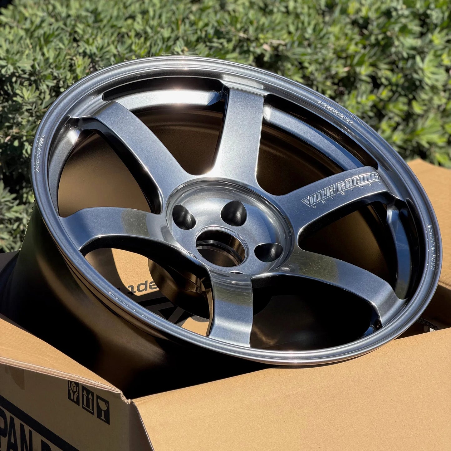 Volk Racing TE37 Saga S-Plus 18x10.5 +15 5x114.3 Shining Light Metal (SET)