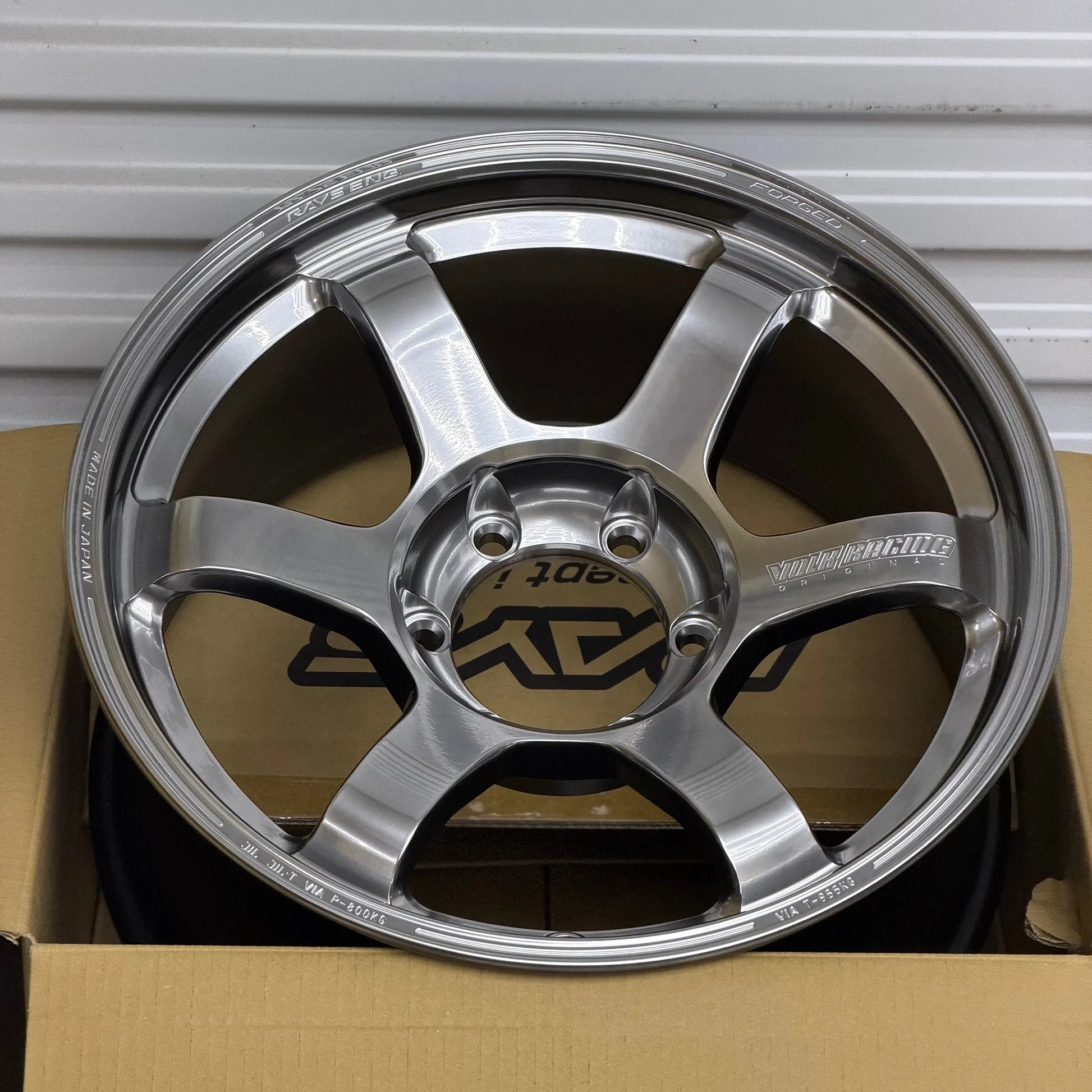 Volk Racing TE37 Large PCD Progressive Model II 18x9 +0 6x139.7 Shining Light Metal (SET)