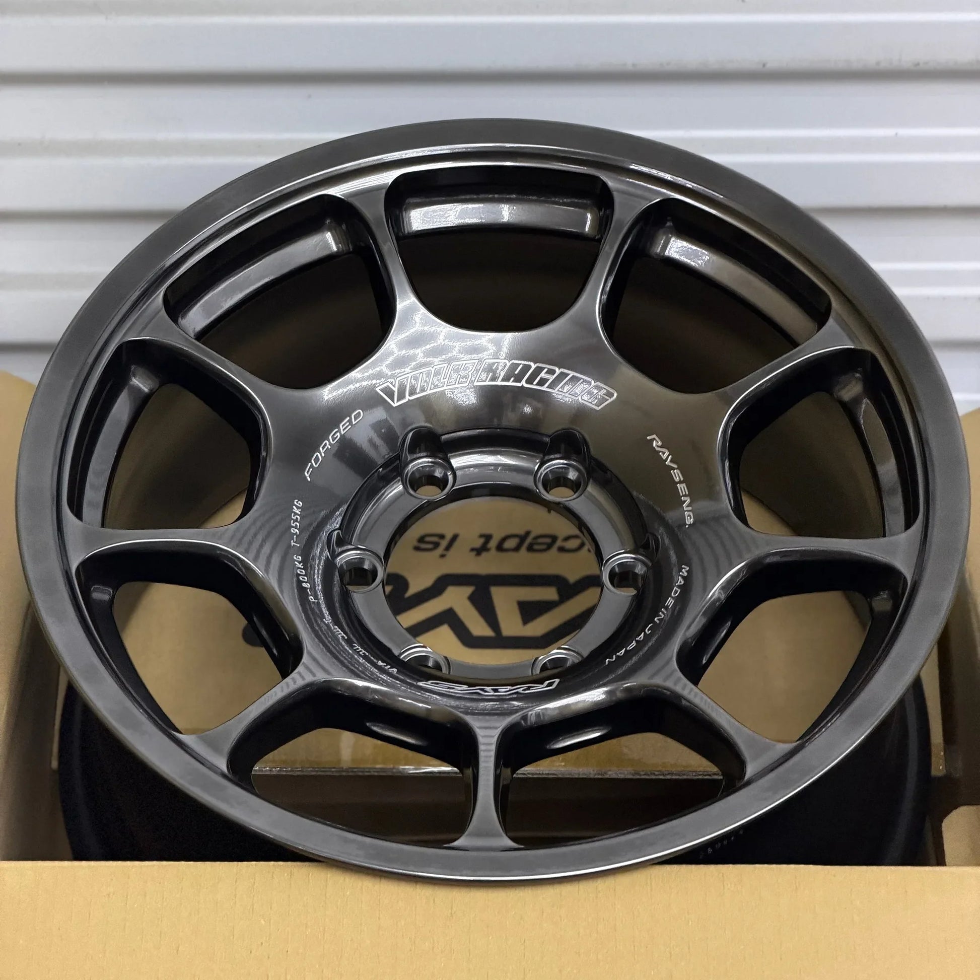 Volk Racing ZE40X 17x8.5 +15 6x139.7 Shining Black Metal (SET)