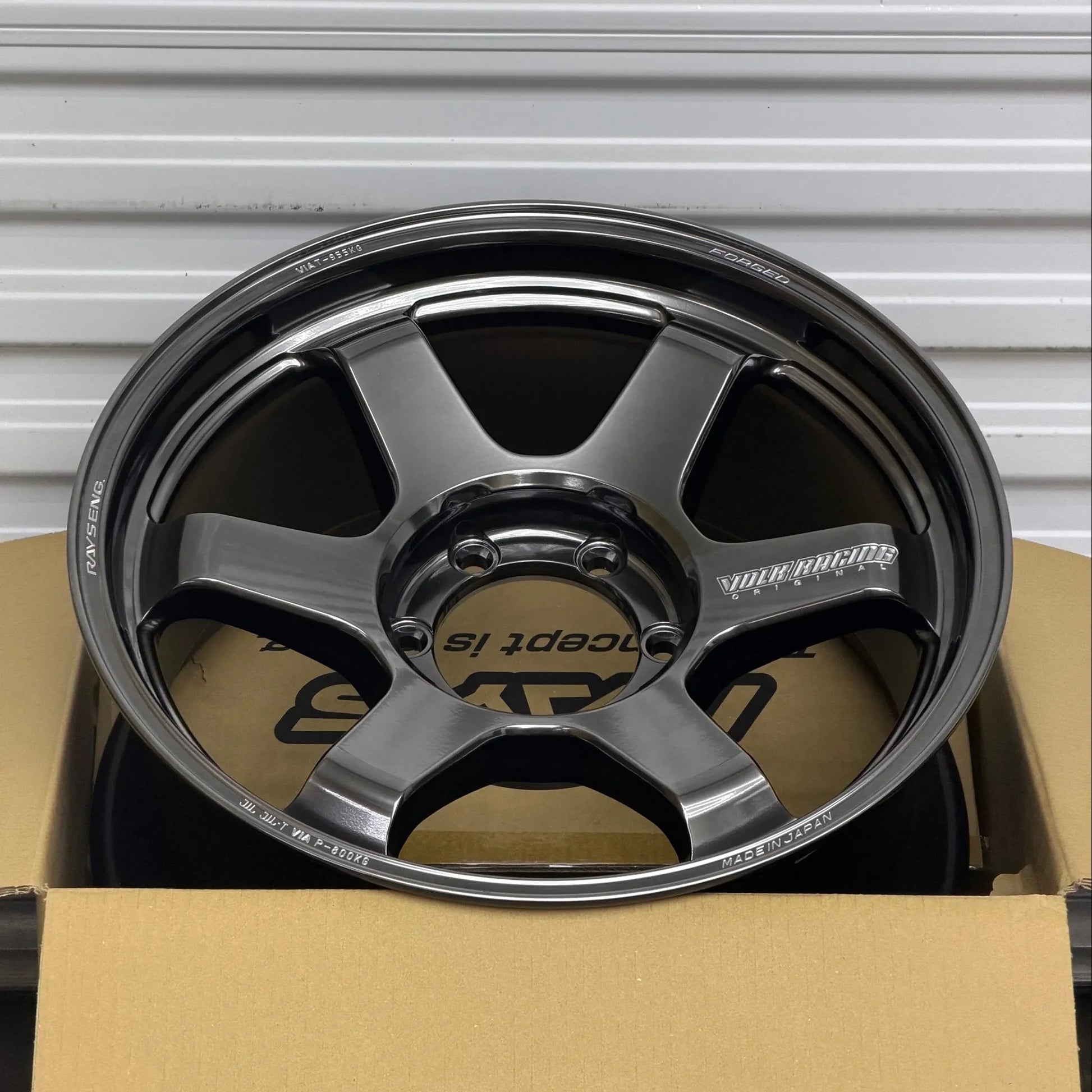 Volk Racing TE37 Ultra Large PCD M-Spec 18x9 +15 6x139.7 Shining Black Metal (SET)