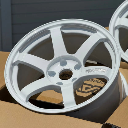 Volk Racing TE37 Saga S-Plus 18x10 +25, 18x11 +34 5x120 Dash White (SET)