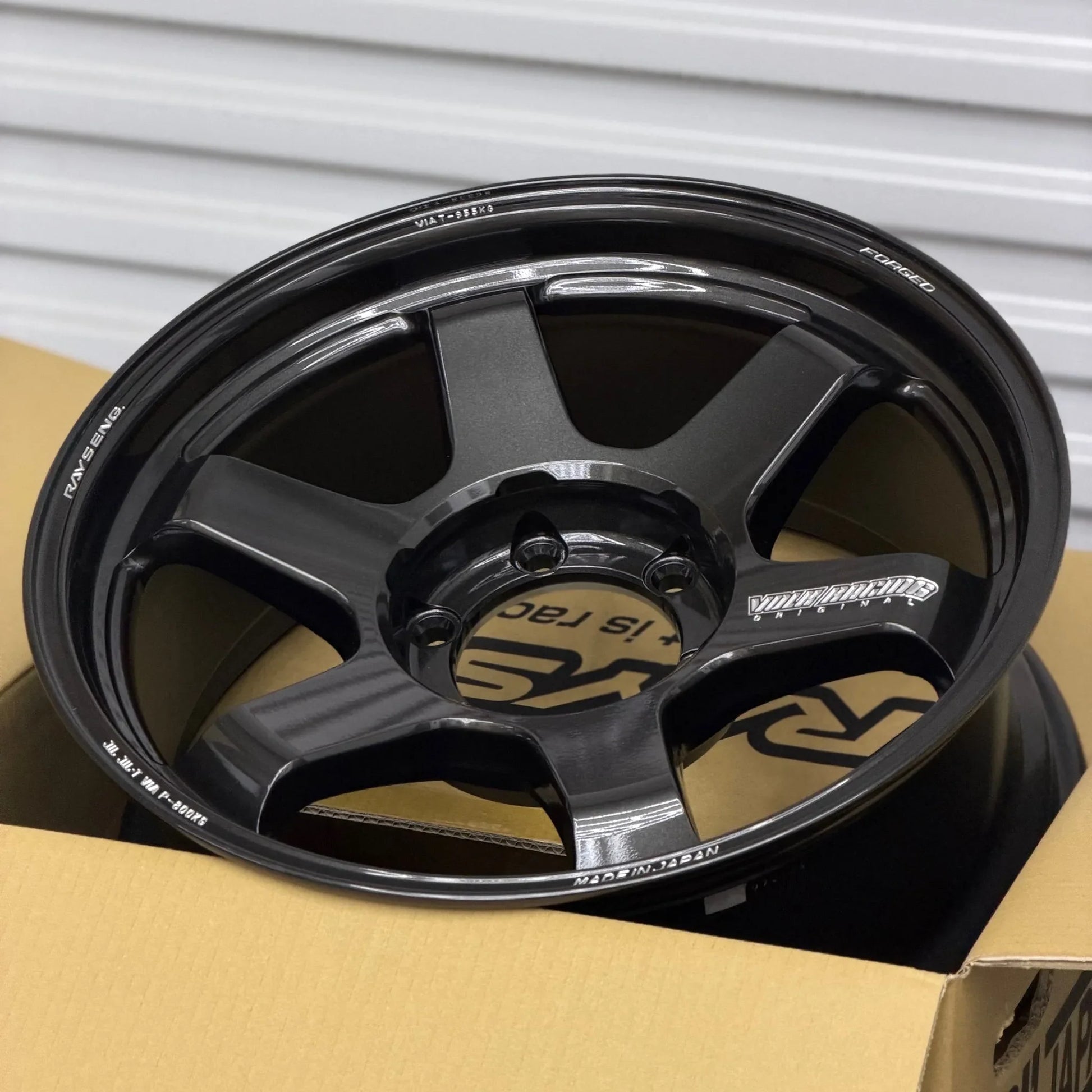 Volk Racing TE37 Ultra Large PCD M-Spec 18x8 +0 6x139.7 Diamond Dark Gunmetal (SET)