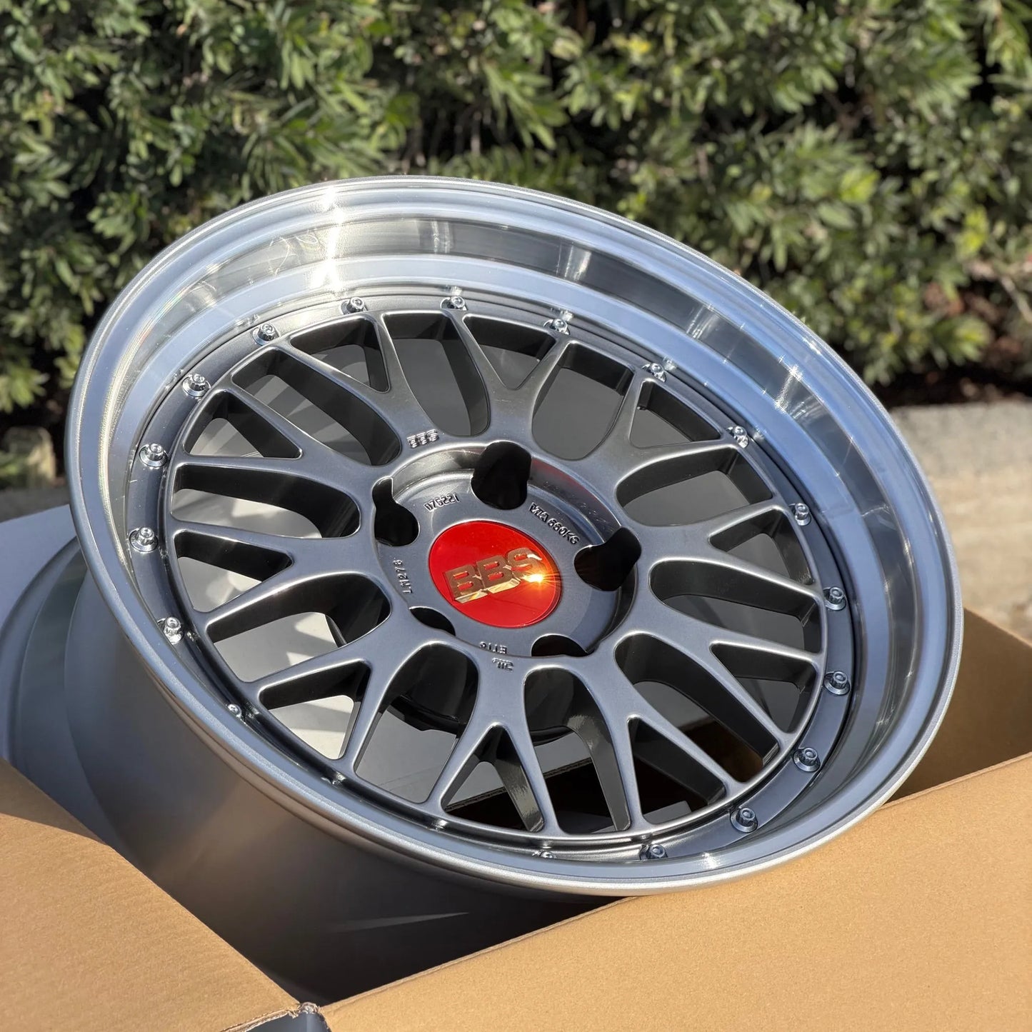 BBS LM 17x8.5 +18 5x120 Diamond Black (SET)