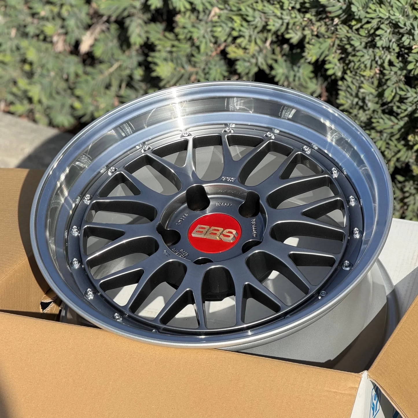 BBS LM 17x8.5 +18 5x120 Diamond Black (SET)