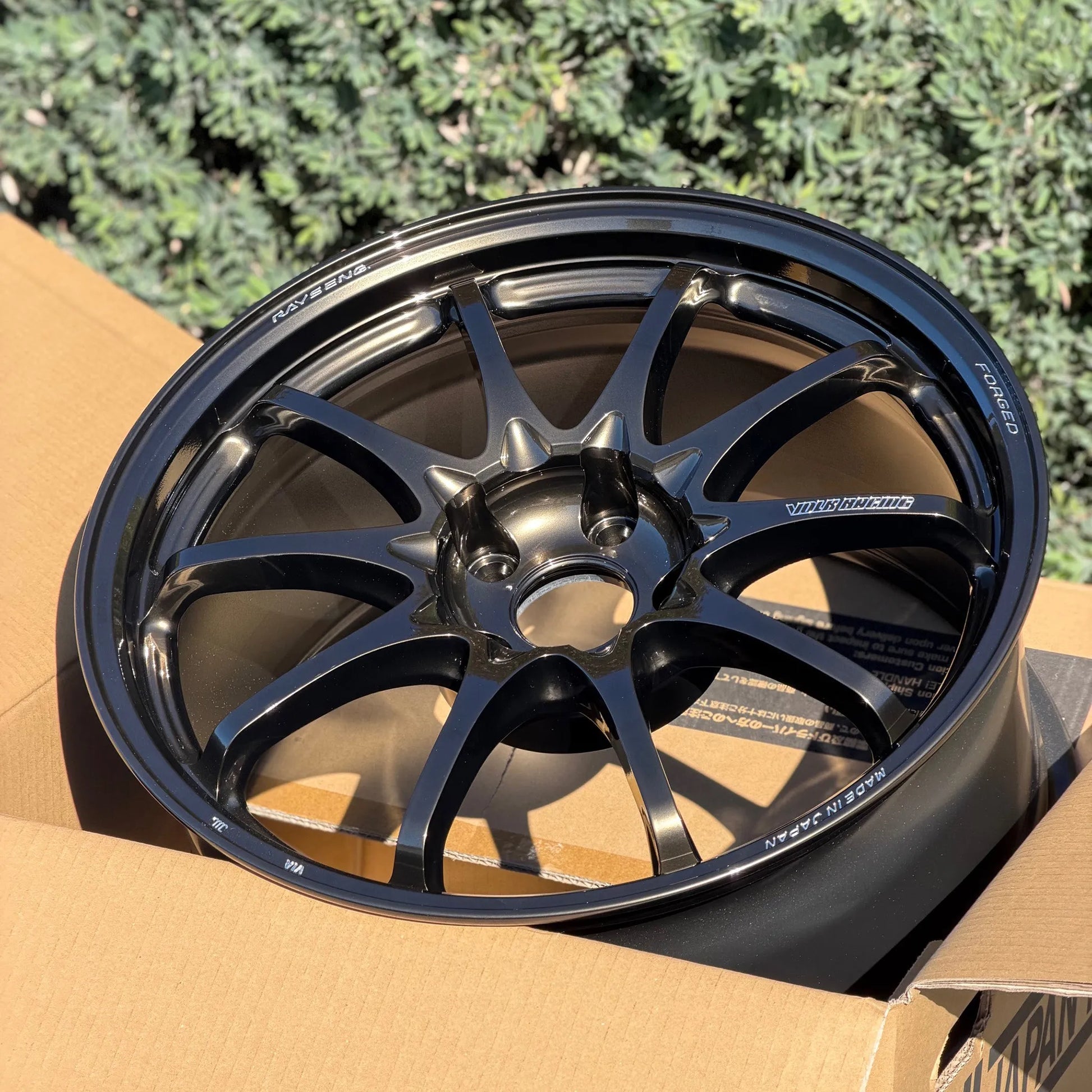 Volk Racing CE28N-Plus 18x9.5 +45 5x114.3 Shining Bronze Metal (SET)