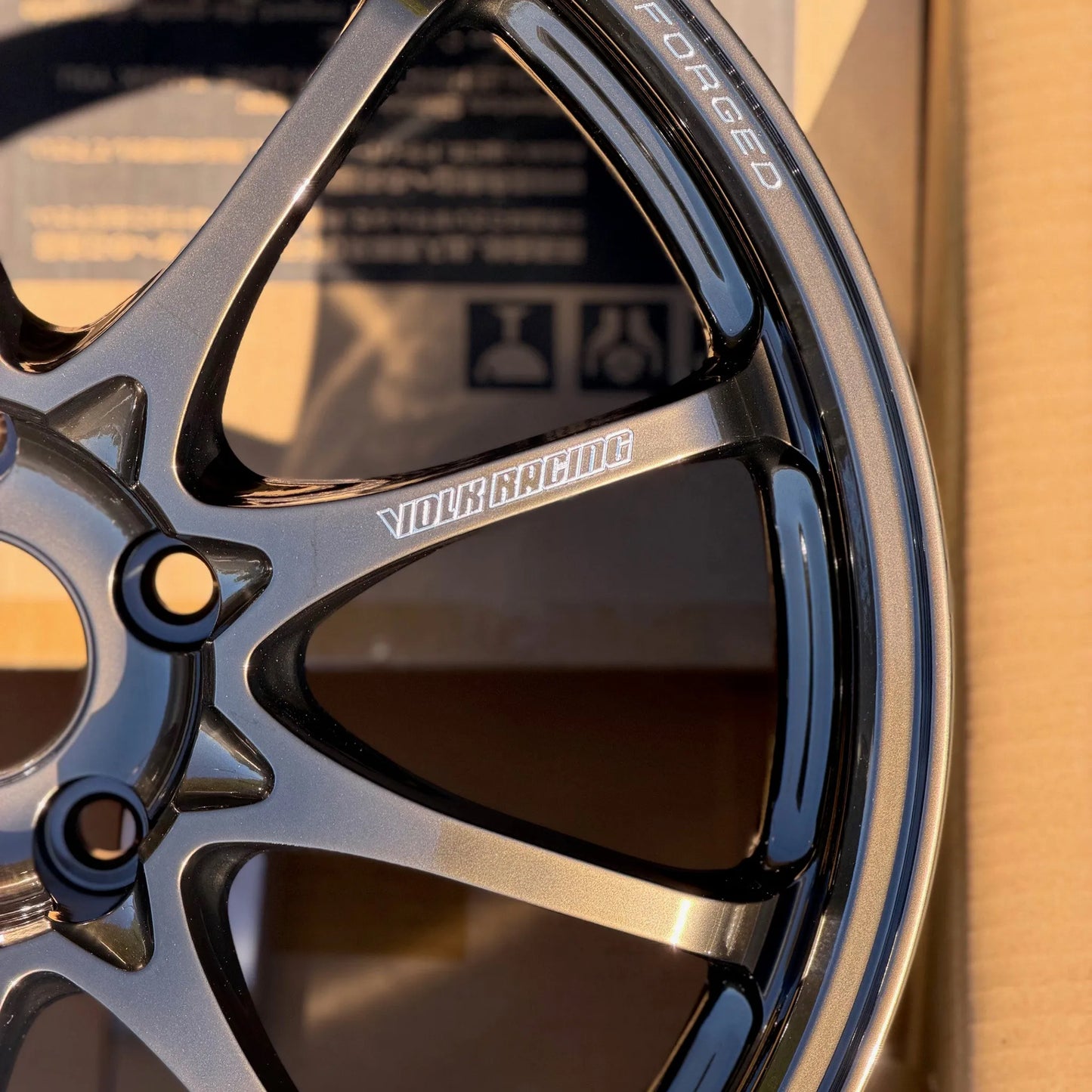 Volk Racing CE28N-Plus 18x9.5 +45 5x114.3 Shining Bronze Metal (SET)