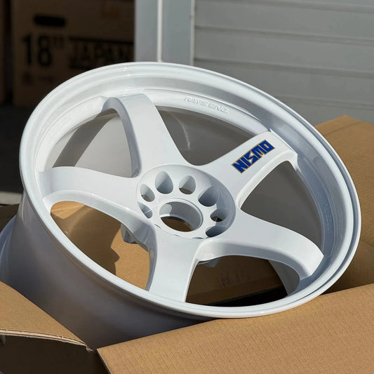 Nismo LMGT4 40th Anniversary Limited 18x9.5 +12 5x114.3 White (SET)