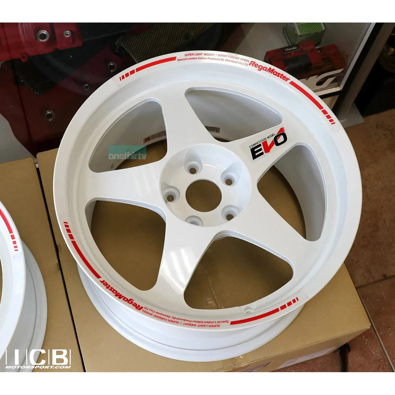Desmond Regamaster EVO II Tarmac 18x9.5 +38 5x120 White – WheelFlip