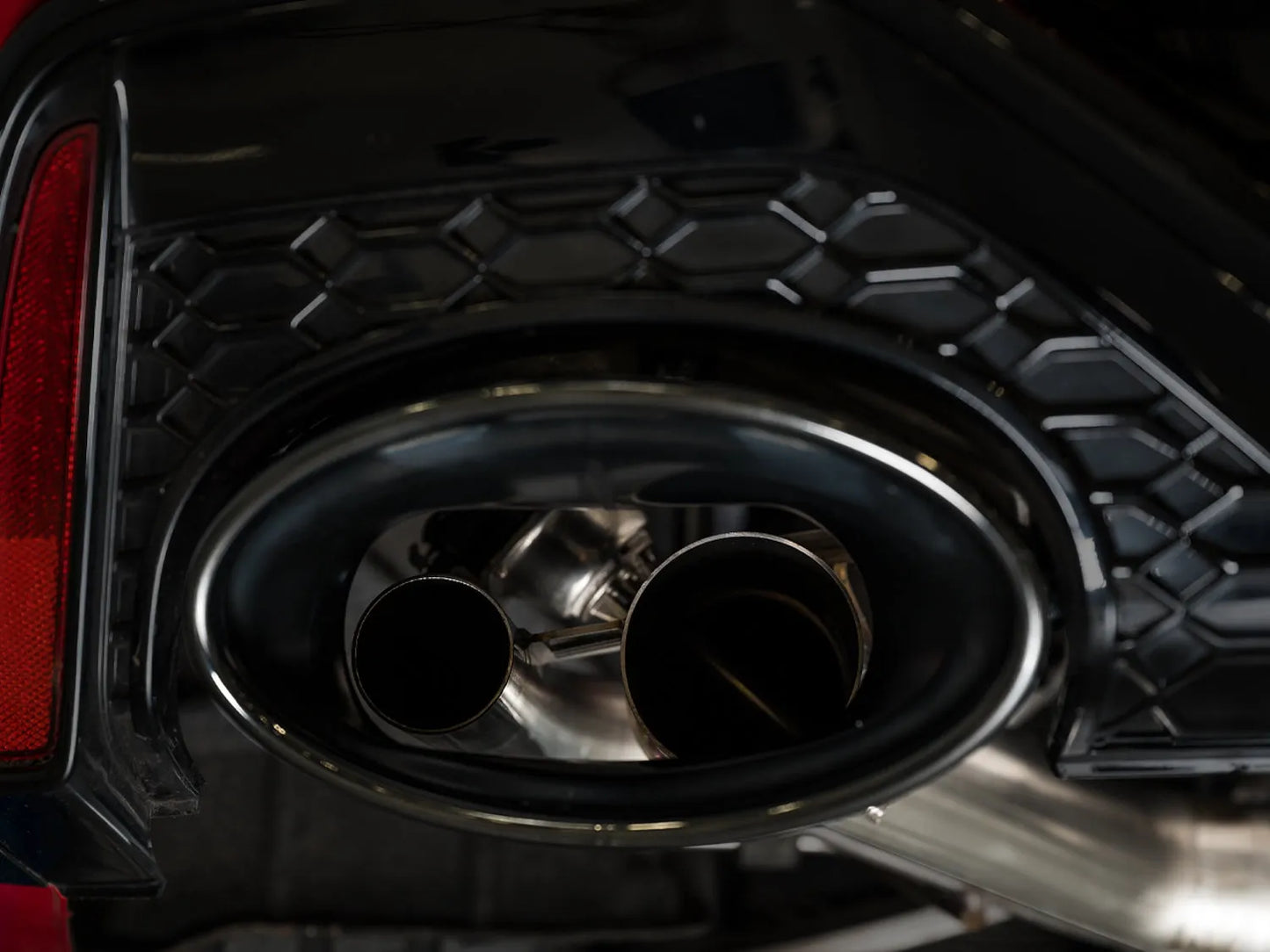 AWE Tuning AWE SwitchPath Exhaust for C8 Audi RS 6/RS 7 - Diamond Black RS-style Tips - 3025-33776