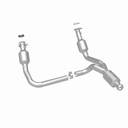 MagnaFlow OEM-Grade Catalytic Converter | GMC Sierra 14-16, Chevy Silverado 16-18 (52642)