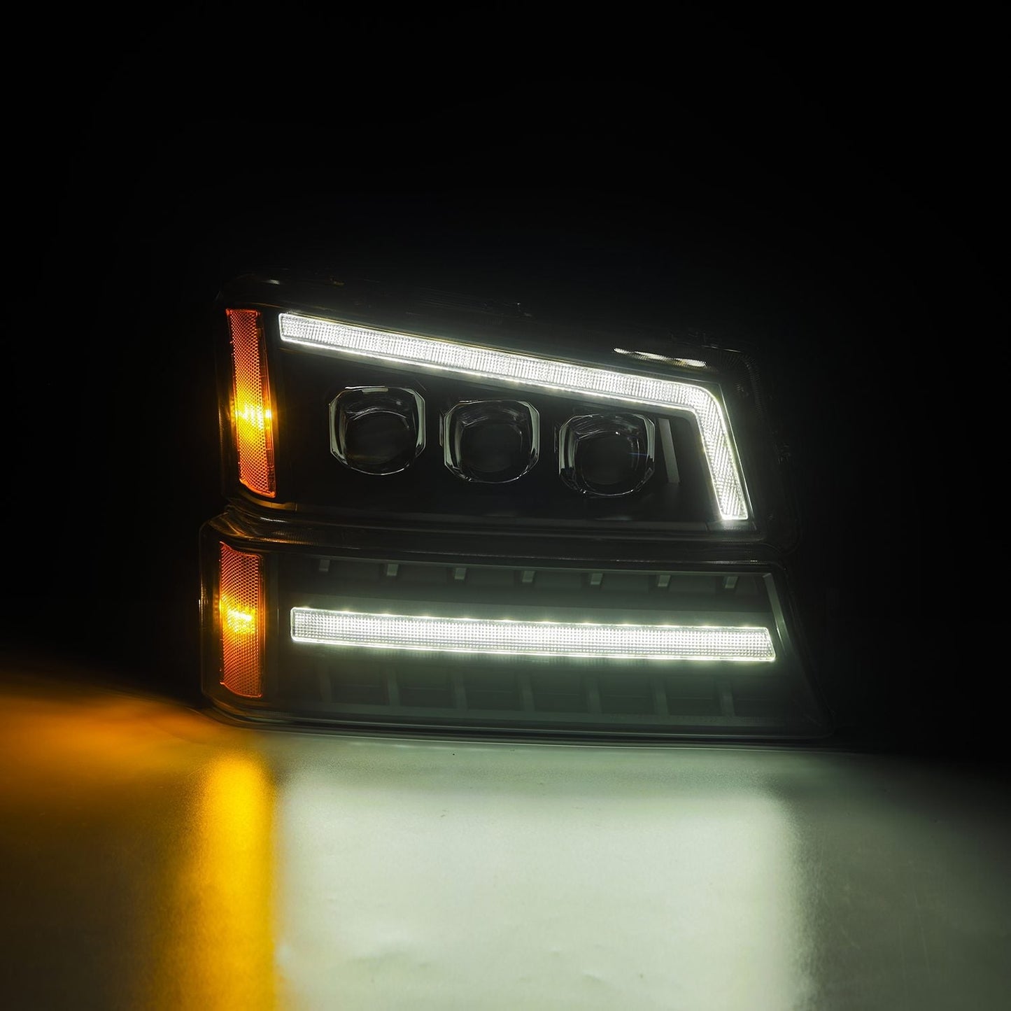AlphaRex 03-06 Chevrolet Silverado/02-06 Avalanche (without body cladding) NOVA-Series LED Projector Headlights Black