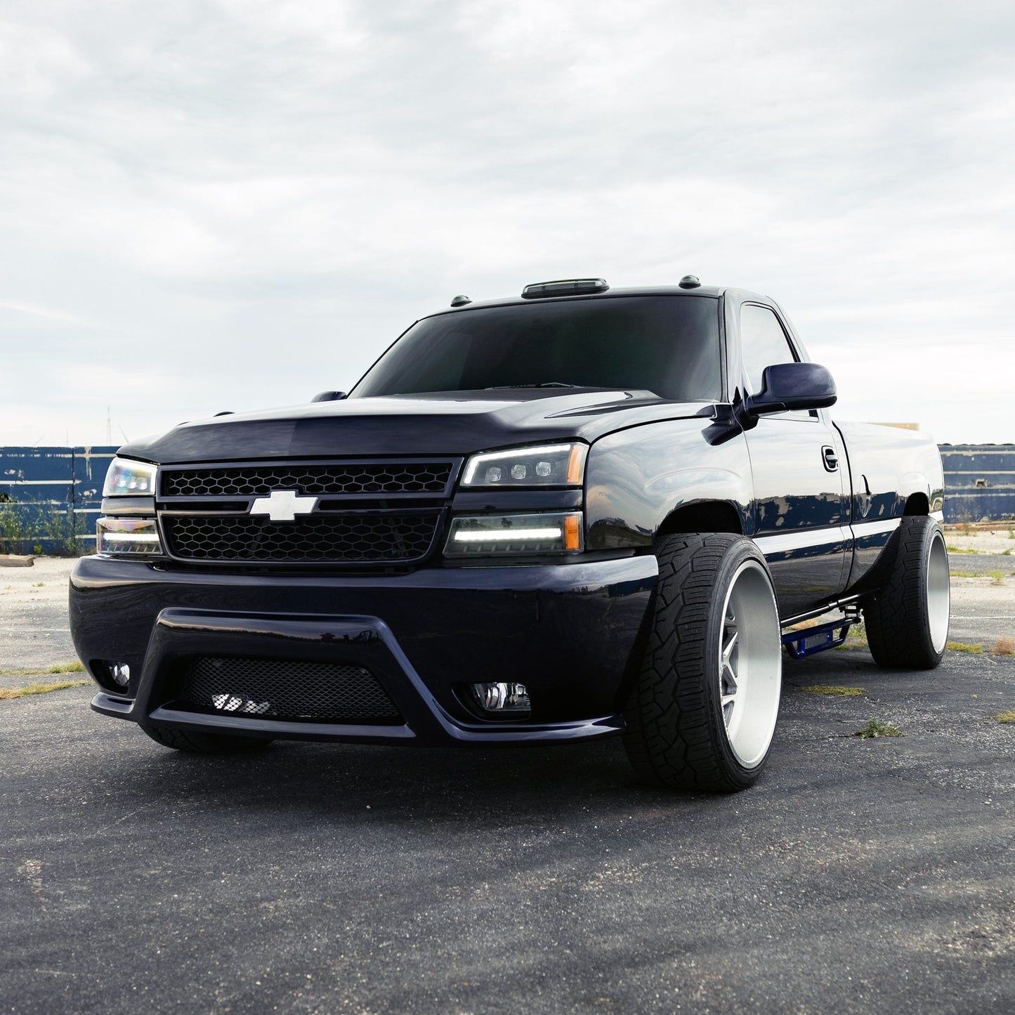 AlphaRex 03-06 Chevrolet Silverado/02-06 Avalanche (without body cladding) NOVA-Series LED Projector Headlights Chrome