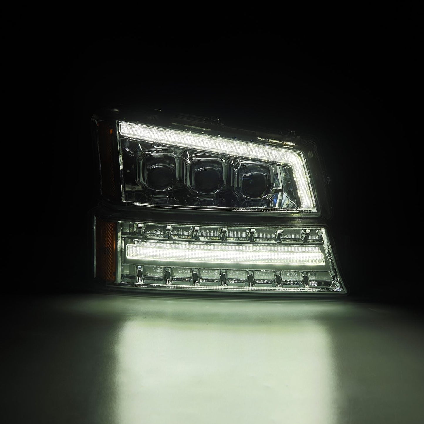 AlphaRex 03-06 Chevrolet Silverado/02-06 Avalanche (without body cladding) NOVA-Series LED Projector Headlights Chrome