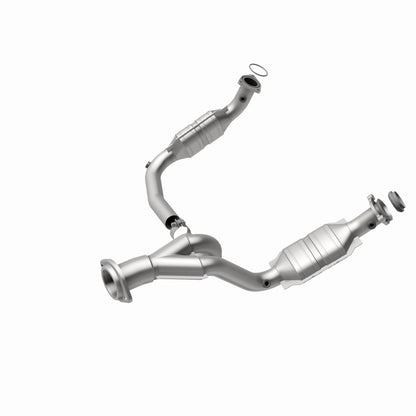 MagnaFlow OEM Catalytic Converter | Escalade 07-10, Silverado 07-13 (49631)