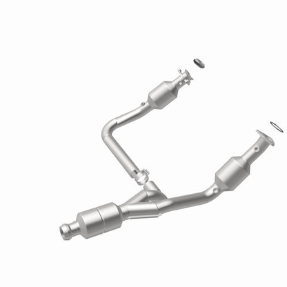 MagnaFlow OEM-Grade Catalytic Converter | GMC Sierra 14-16, Chevy Silverado 16-18 (52642)