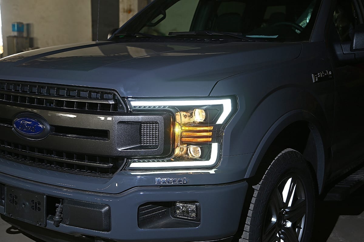 AlphaRex F-150 LUXX Style Projector Headlights | Ford 15-20 (880176)