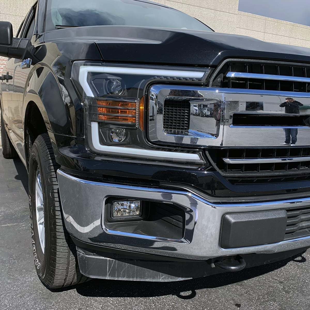 AlphaRex F-150 LUXX Style Projector Headlights | Ford 15-20 (880176)