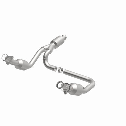 MagnaFlow OEM-Grade Catalytic Converter | GMC Sierra 14-16, Chevy Silverado 16-18 (52642)