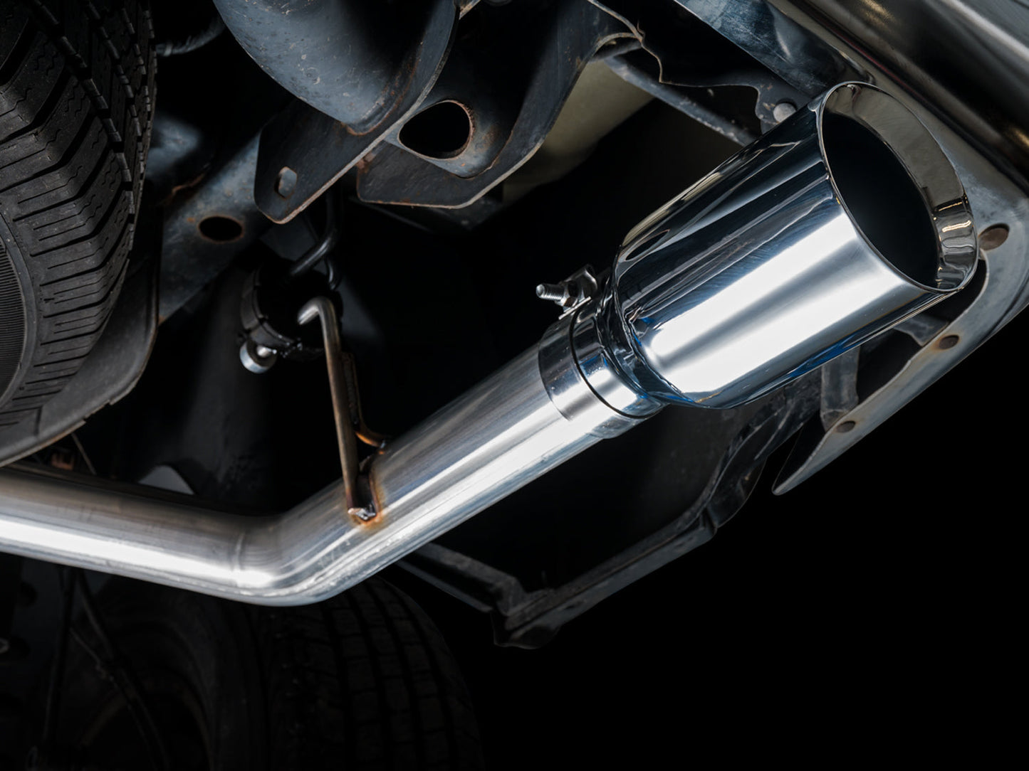 AWE Tuning 0FG Dual Rear Exit Catback Exhaust for 4th Gen RAM 1500 5.7L (without bumper cutouts) - Chrome Silver Tips (3015-32101)