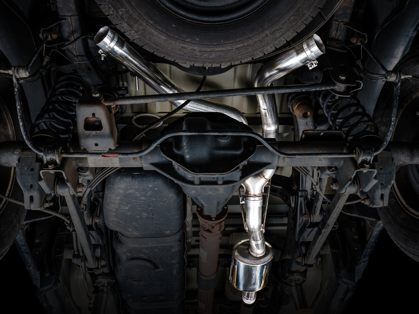 AWE Tuning 0FG Dual Rear Exit Catback Exhaust for 4th Gen RAM 1500 5.7L (without bumper cutouts) - Chrome Silver Tips (3015-32101)