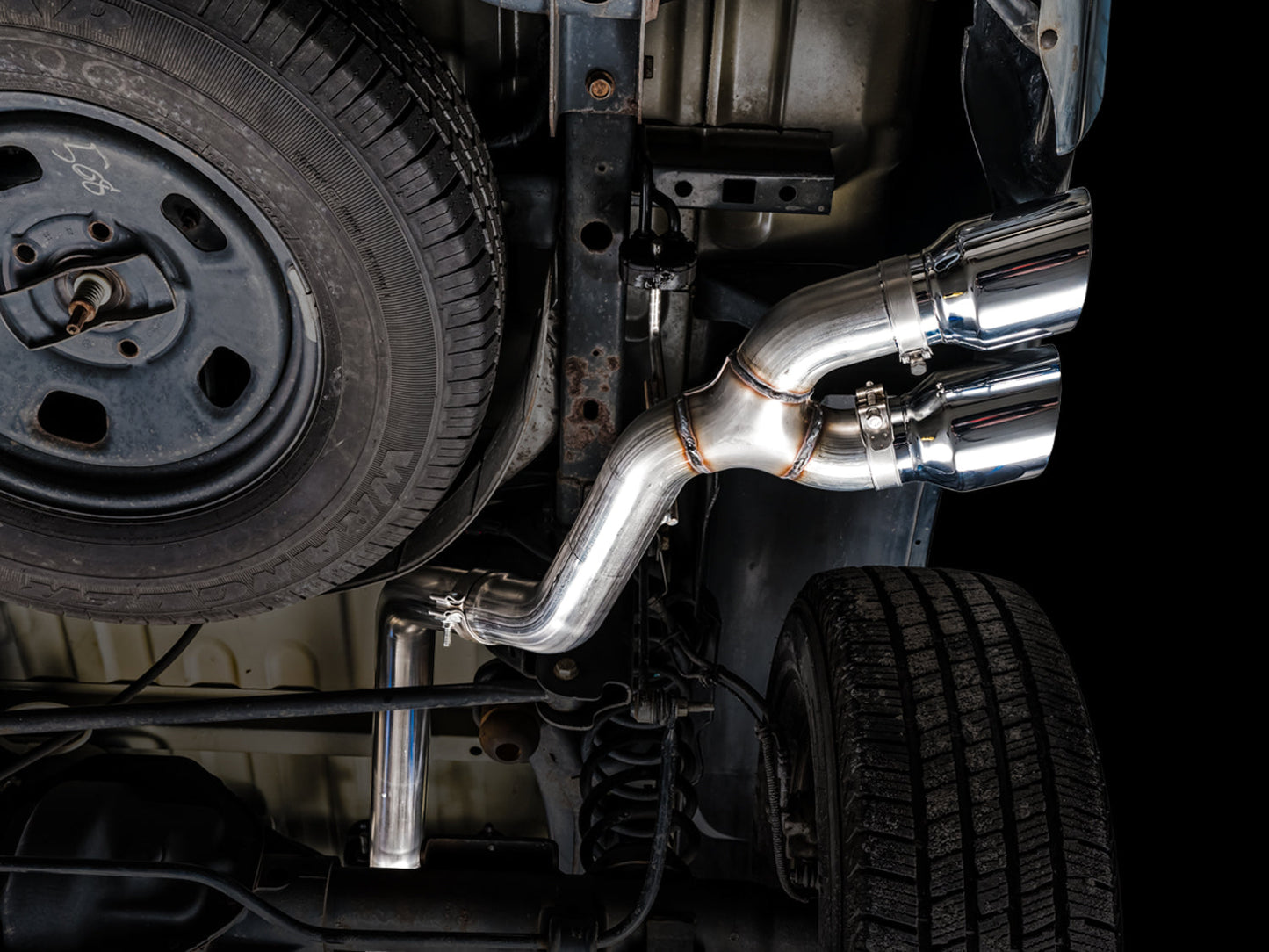 AWE Tuning 0FG Single Side Exit Catback Exhaust for 4th Gen RAM 1500 5.7L (without bumper cutouts) - Dual Chrome Tips (?3015-32304)