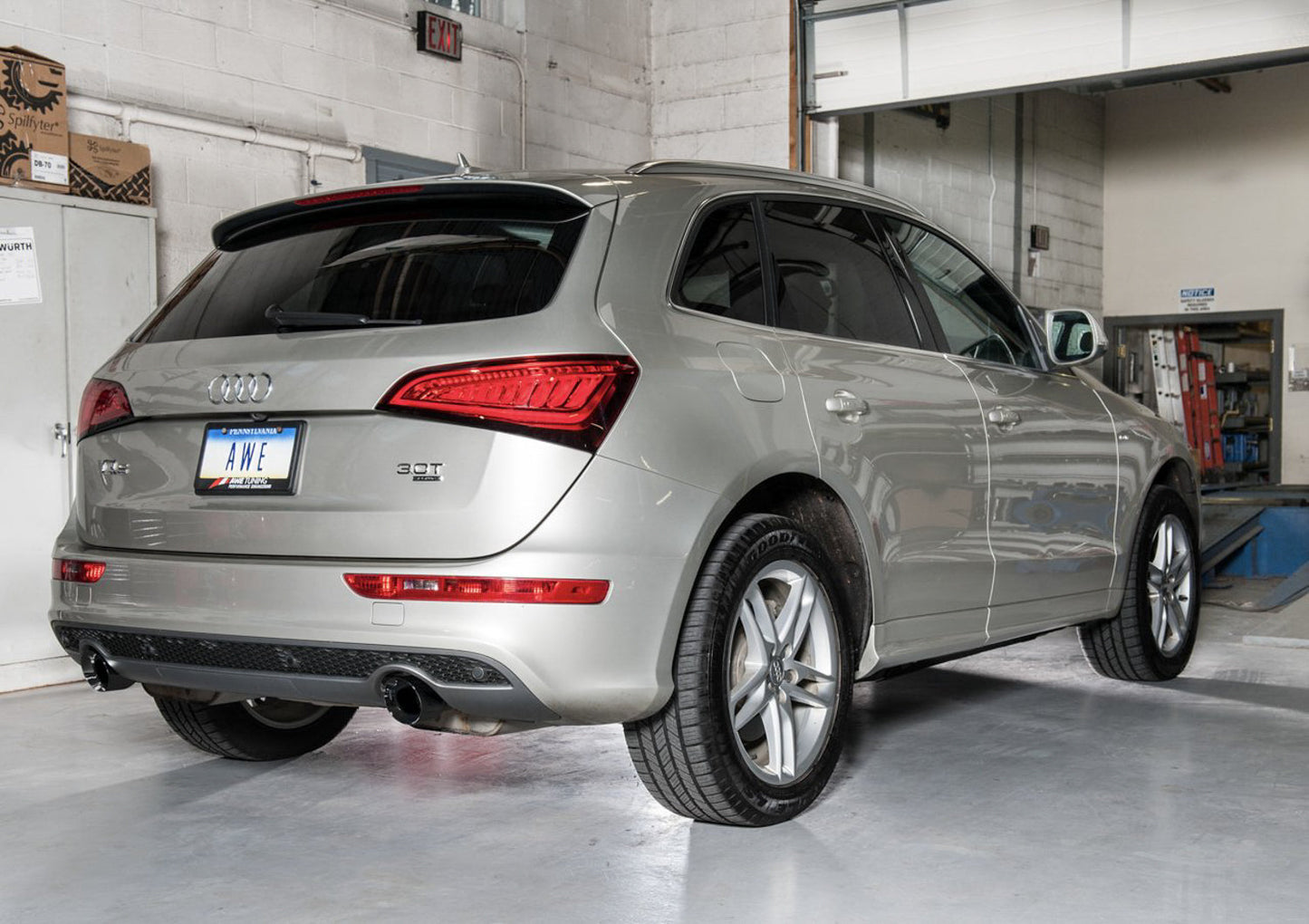 AWE Tuning Touring Edition Exhaust for 8R Q5 3.0T Dual Outlet, Diamond Black Tips (3015-33054)