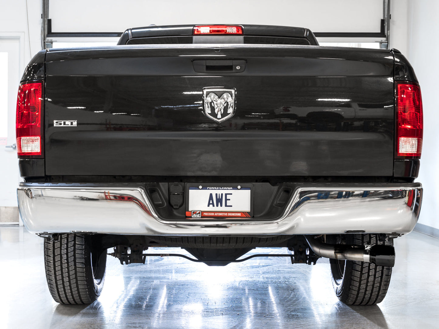 AWE Tuning 0FG Single Side Exit Catback Exhaust for 4th Gen RAM 1500 5.7L (without bumper cutouts) - Dual Diamond BlackTips (3015-33309)