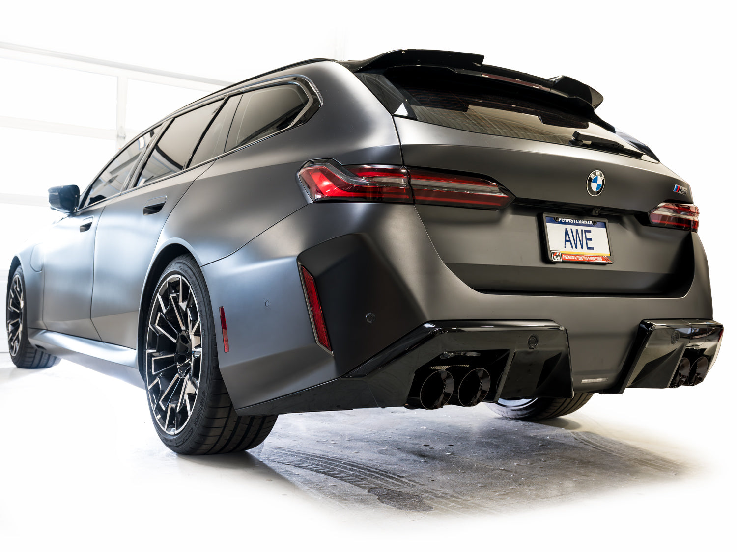AWE Tuning 3015-43790 Catback Exhaust For BMW G90/G99 M5 Touring Edition