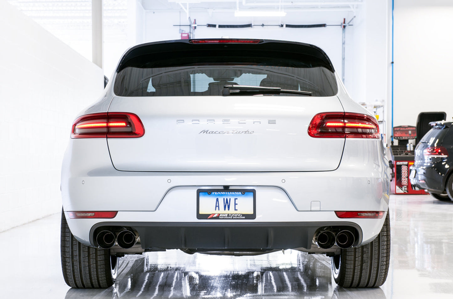 AWE Tuning Track Edition Exhaust System for Porsche Macan S / GTS / Turbo - Diamond Black 102mm Tips (3020-43040)