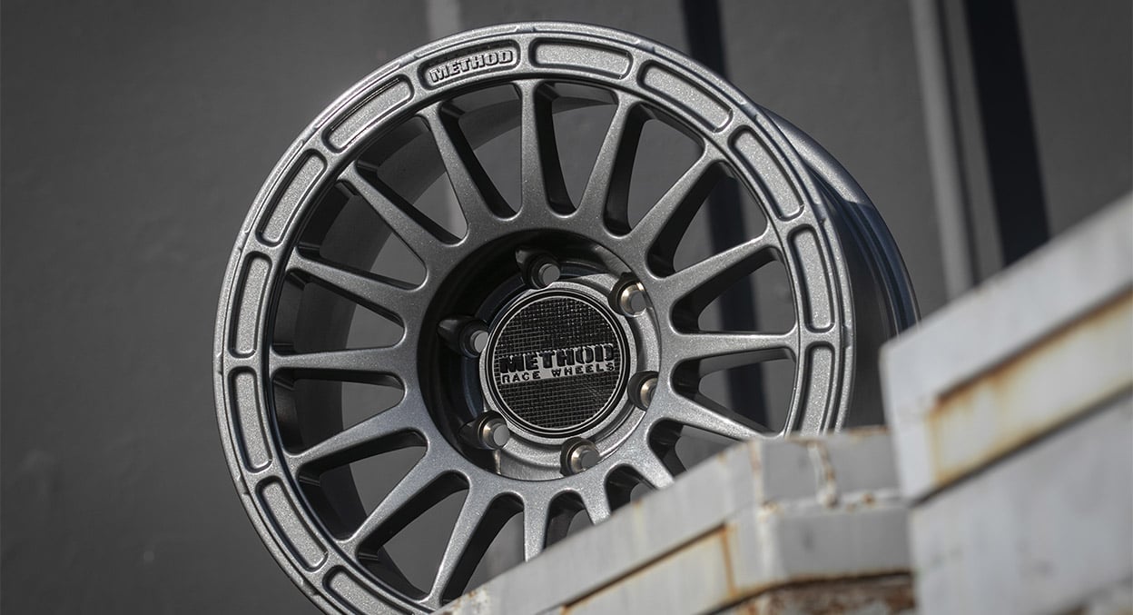 (set of 4) Method MR314 Gloss Titanium | 17x7.5" +25mm | 6x5.5in Wheel