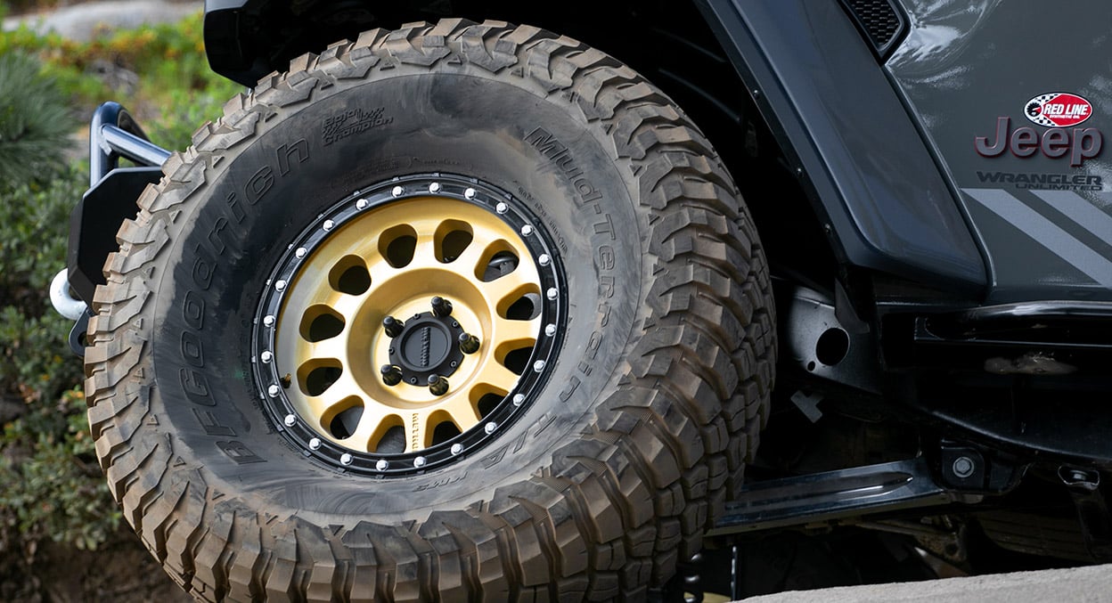 (set of 4) Method MR315 Gold - Black Lip | 17x8.5" +0mm | 6x5.5in Wheel