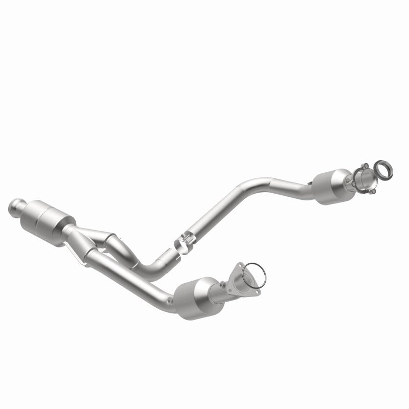 MagnaFlow OEM-Grade Catalytic Converter | GMC Sierra 14-16, Chevy Silverado 16-18 (52642)