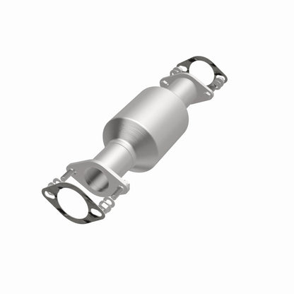 MagnaFlow Direct Fit Catalytic Converter 03-06 Kia Sorento 3.5L rear