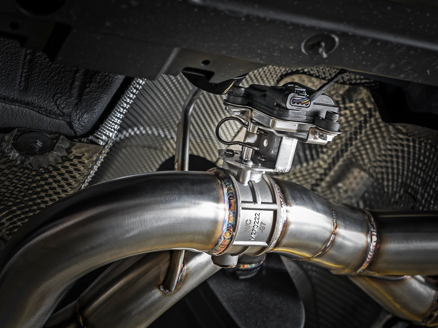 aFe 2.5in SS Axle-Back Exhaust w/ CF Tips | BMW M3/M4 (F80/82/83) (15-19) (49-36338-1C)