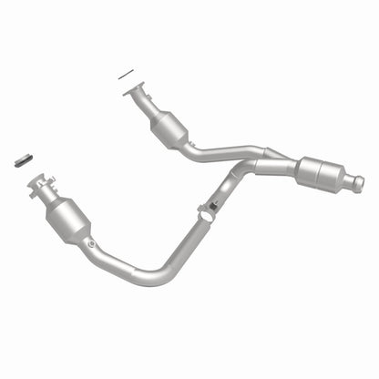 MagnaFlow OEM-Grade Catalytic Converter | GMC Sierra 14-16, Chevy Silverado 16-18 (52642)
