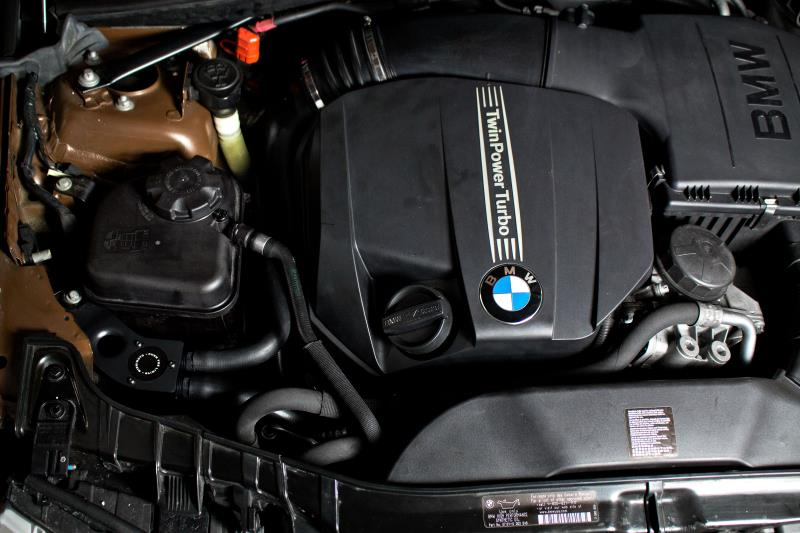 Mishimoto 11-13 BMW 335i/335ix/135i Baffled Oil Catch Can Kit - Black-WheelFlip